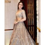 Sara Ali Khan Instagram - Diwali nights 🎊🎊🎊 It’s the festival of lights 🪔🪔🪔 Forget all the pettiness and fights 💝💝 Just enjoy mithai and sweet bites 🍡🍡🍡 @manishmalhotra05 @yogenshah_s