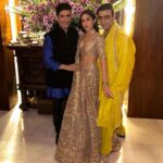 Sara Ali Khan Instagram - Diwali nights 🎊🎊🎊 It’s the festival of lights 🪔🪔🪔 Forget all the pettiness and fights 💝💝 Just enjoy mithai and sweet bites 🍡🍡🍡 @manishmalhotra05 @yogenshah_s
