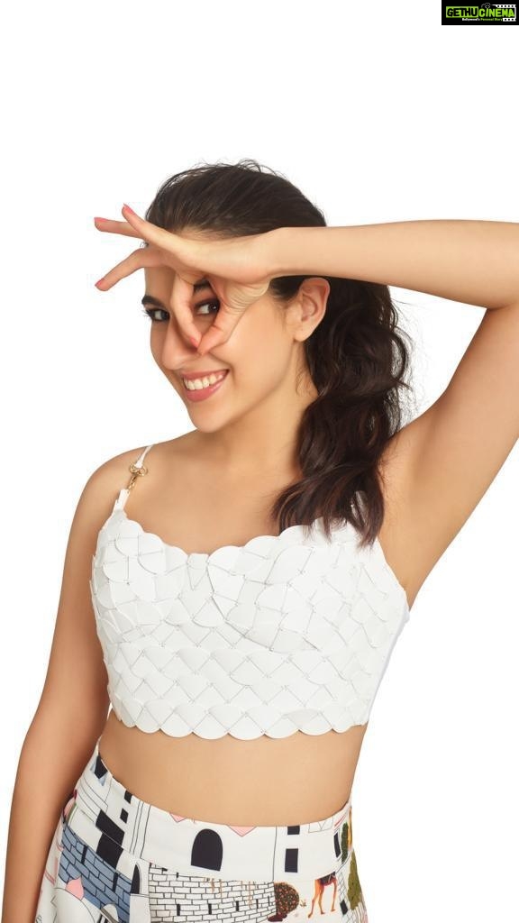 Sara Ali Khan Instagram - I’m excited to announce that I’m now a part of the Biotique family!! 😍 Biotique’s flawless skin routine of Papaya face wash, Cucumber toner and Morning Nectar Lotion gives me my Superstar skin!! 💁🏻♀️ Made with Advanced Ayurvedic Ingredients, see visible results in 3️⃣ days!! I have always resonated with Biotique’s heritage and values of being modern yet rooted. With Biotique, give your skin the goodness of real ingredients, because #RealisReallyBeautiful @biotique_world 💕 #Biotique #AdvancedAyurveda #CTM #RealBeauty #Partnership