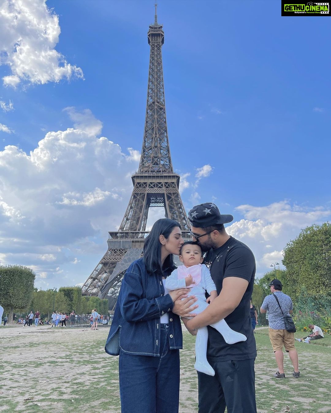 Sarah Khan Instagram - ♥️ Eiffel Tower - Paris, France