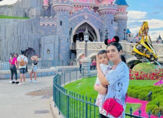 Sarah Khan Instagram - Disneyland 💕 Disneyland vlog is out Link in bio ⬆️ Disneyland Paris
