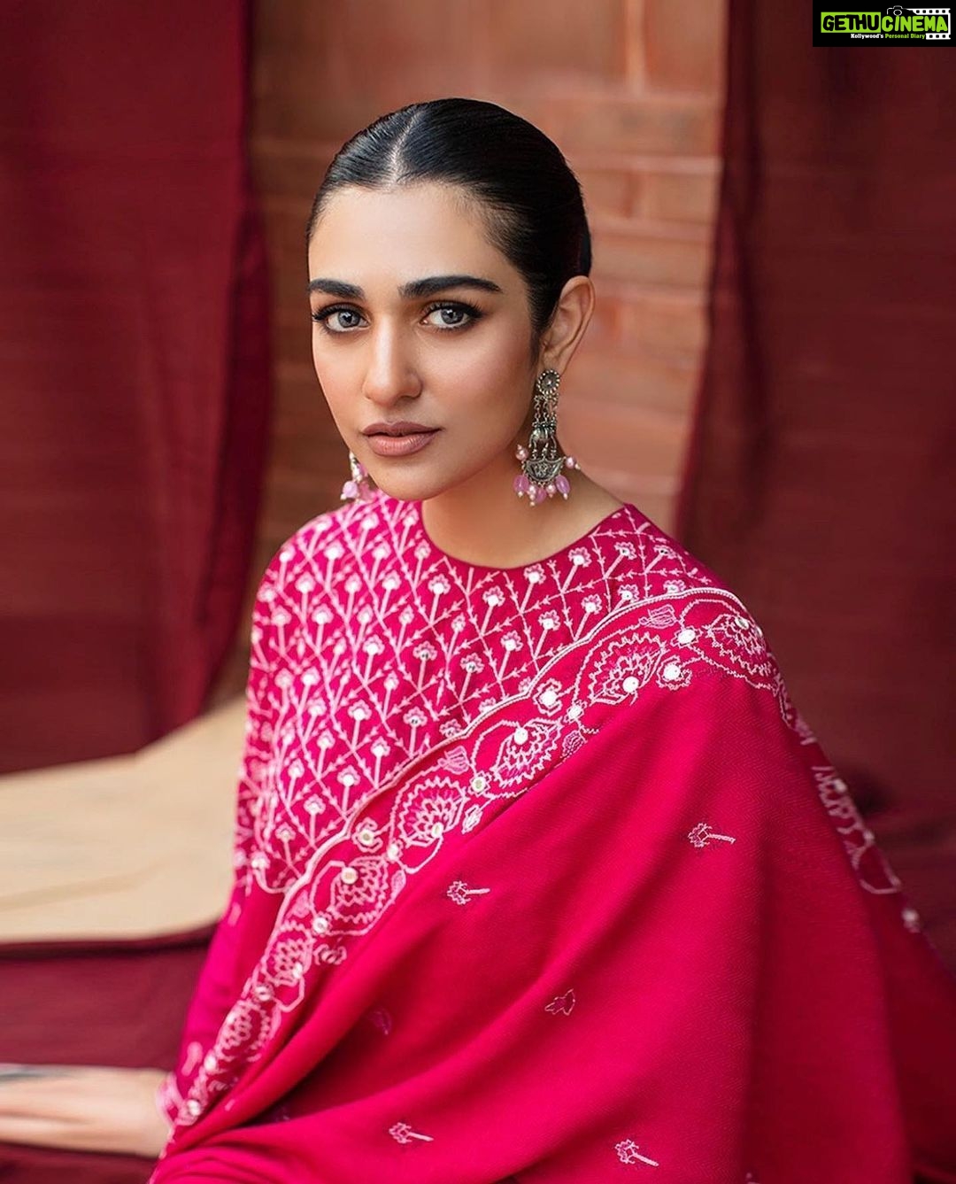 Sarah Khan Instagram - @crossstitch_official