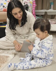 Sarah Khan Instagram - Me and my baby 💕 PS. Last picture was posted by Alyana and I’m never deleting it. 😅✨