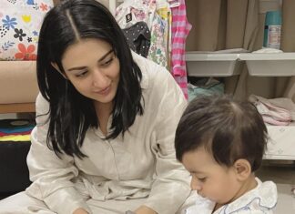 Sarah Khan Instagram - Me and my baby 💕 PS. Last picture was posted by Alyana and I’m never deleting it. 😅✨