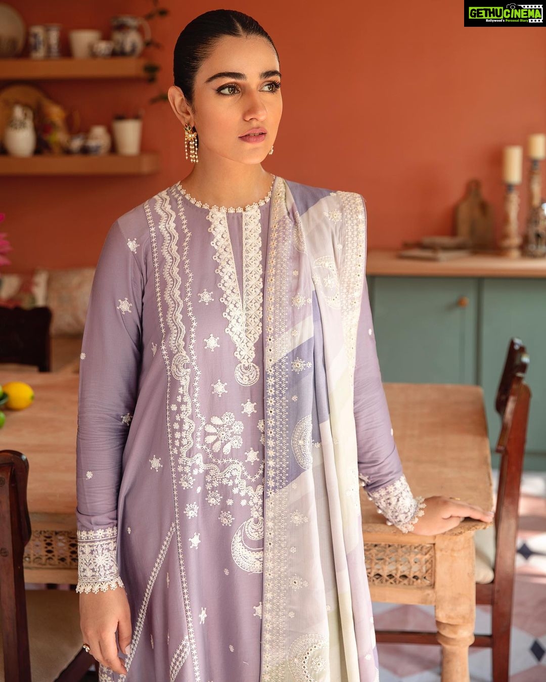 Sarah Khan Instagram - Loved being a part of @crossstitch_official ‘s thoughtful campaign that prioritizes what we often forget in our fast-paced lives – ‘Sukoon’. “Duniya k shor mei insaan apni purani dosti aur yaadon ko peechay chor kar maujooda zindagi mai itna masroof ho jata hai k wo ander k sukoon ko mehsoos karna bhool jata hai. Buss yehi khayal mujhay sakoon ki talash mein shor se duur le aya.” #SarahKhan #crossstitchgirls #crossstitchpk #cottonsatin #unstitched #crossstitch #csxsarahkhan #cselflove #Sukoon #smalljoysoflife #momentsofcalm #unstitchedcottonsatin