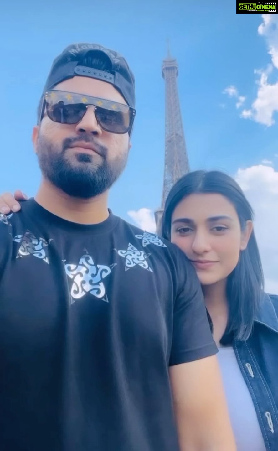 Sarah Khan Instagram - @falakshabir1 ♥️ Eiffel Tower - Paris, France