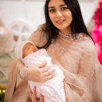 Sarah Khan Instagram - Happy First Birthday my Alyana! You’re the reason I want to live hundred years so I can protect you, love you and take care of you. Allah Talah hamesha apnay hifzo aman mein rakhay. Amen. 💕