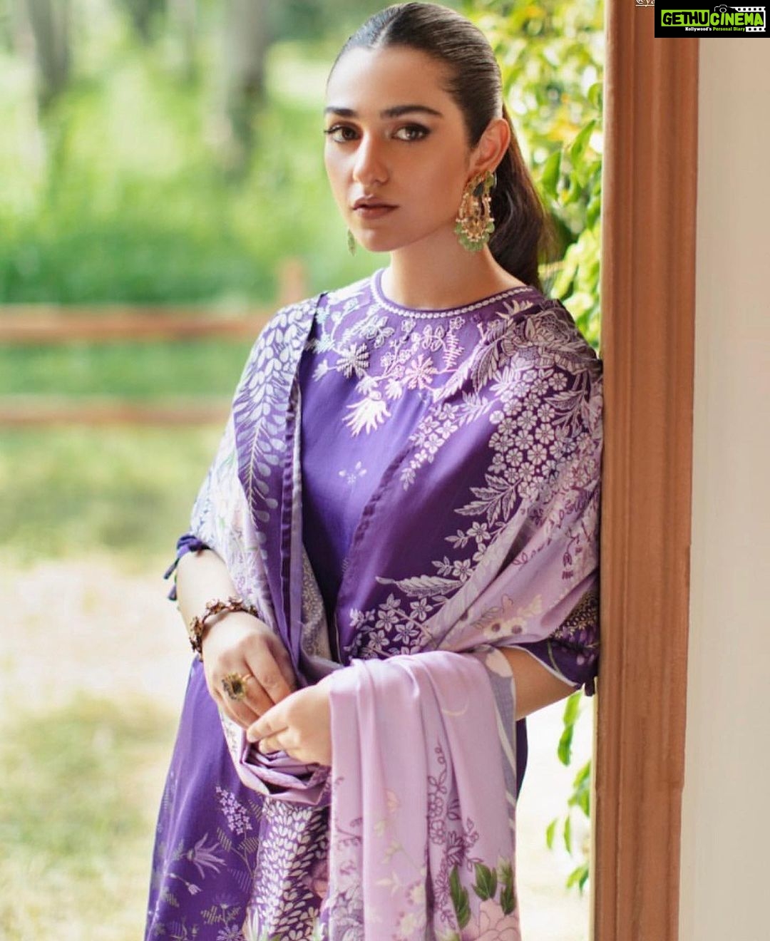 Sarah Khan Instagram - @crossstitch_official 💕