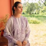 Sarah Khan Instagram - Loved being a part of @crossstitch_official ‘s thoughtful campaign that prioritizes what we often forget in our fast-paced lives – ‘Sukoon’. “Duniya k shor mei insaan apni purani dosti aur yaadon ko peechay chor kar maujooda zindagi mai itna masroof ho jata hai k wo ander k sukoon ko mehsoos karna bhool jata hai. Buss yehi khayal mujhay sakoon ki talash mein shor se duur le aya.” #SarahKhan #crossstitchgirls #crossstitchpk #cottonsatin #unstitched #crossstitch #csxsarahkhan #cselflove #Sukoon #smalljoysoflife #momentsofcalm #unstitchedcottonsatin