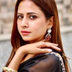Sargun Mehta Instagram - #Moh #5daystogo 16th september in THEATRES near you Outfit - @pallavijaipur Jewellery - @daakghar.in Styled by @devs213 Assisted by @nehasarkar04 @krutikaa_sharma photo - @itskrajofficial