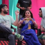 Sargun Mehta Instagram - When jaggi scolds me and gitaz Us - "ek hum hain jo tujhko khuda maante hain , ek tu hain jo humko banda bhi na maane " 🤣🤣 #MOH #16THSEPTEMBER2022 @gitazbindrakhia @jagdeepsidhu3 @jaani777 @bpraak