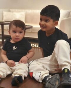 Sargun Mehta Instagram - Bua ki jaan 🥰🥰🥰 Mere saaju aur jahaan ❤️ Happy birthday ro my sahraaj.. bass zindagi bhar raaj karega 😁 Thu thu thu 🧿 @sahraajmehta @charumehta05 @pulkitmehta10