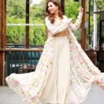 Sargun Mehta Instagram - Who is waiting for my dance reel on #Koka ? Bass aa gayi #babebhangrapaundene on 5th october in THEATRES near you 💃🏼💃🏼💃🏼 Wearing - @paulmiandharsh Styled by - @d_devraj