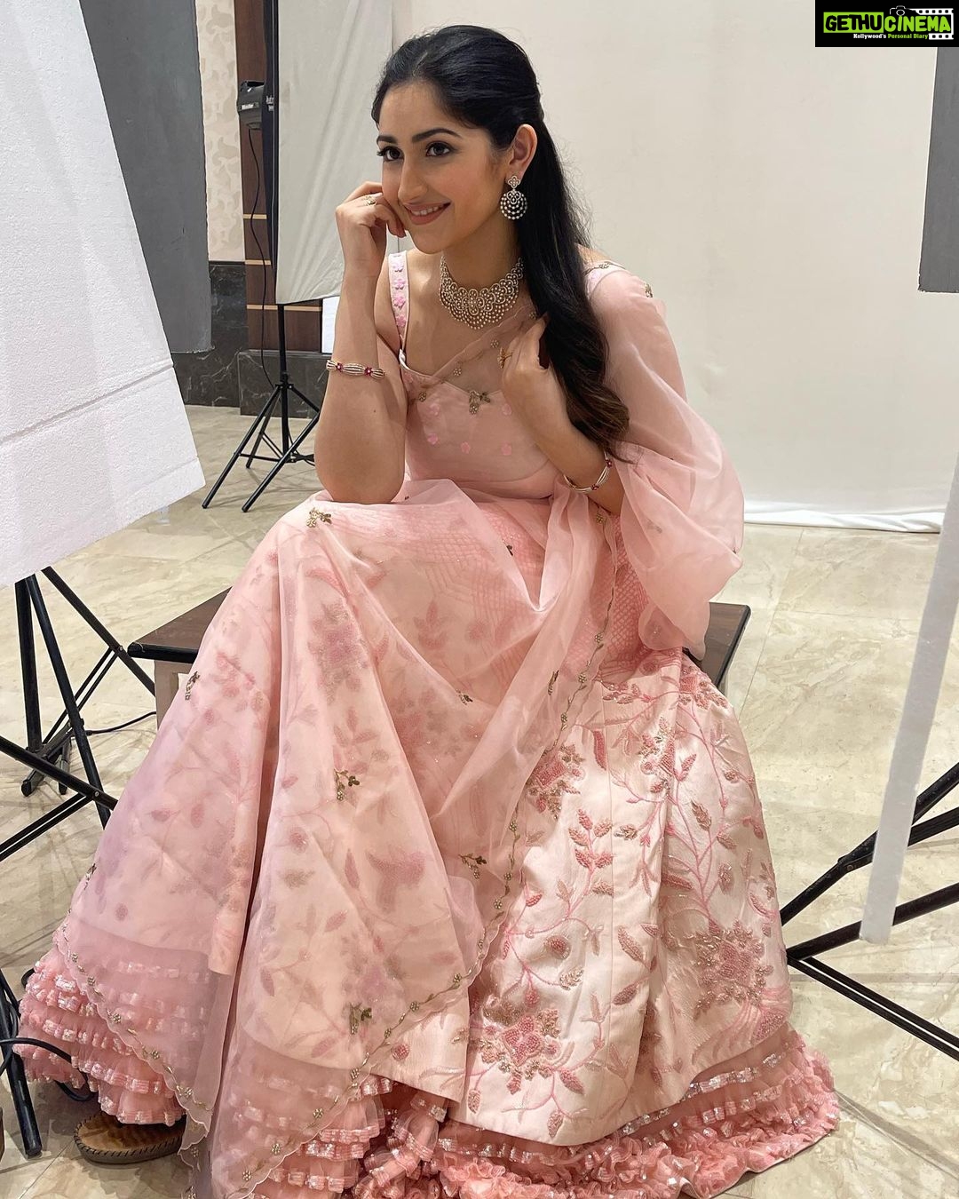 Sayyeshaa Saigal - 200.9K Likes - Most Liked Instagram Photos
