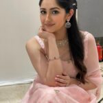 Sayyeshaa Saigal Instagram - It’s time to sparkle and shine 🌸 #love#pink#work#shootdiaries#desigirl#dressup#jewellery#keepitsimple#lessismore#instapicture#mondays#instadaily