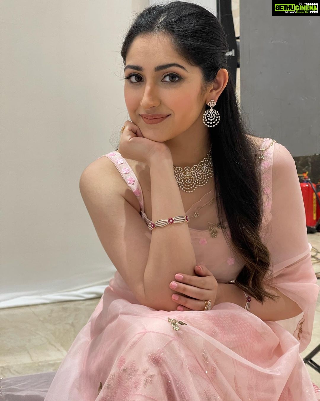 Sayyeshaa Saigal - 200.9K Likes - Most Liked Instagram Photos