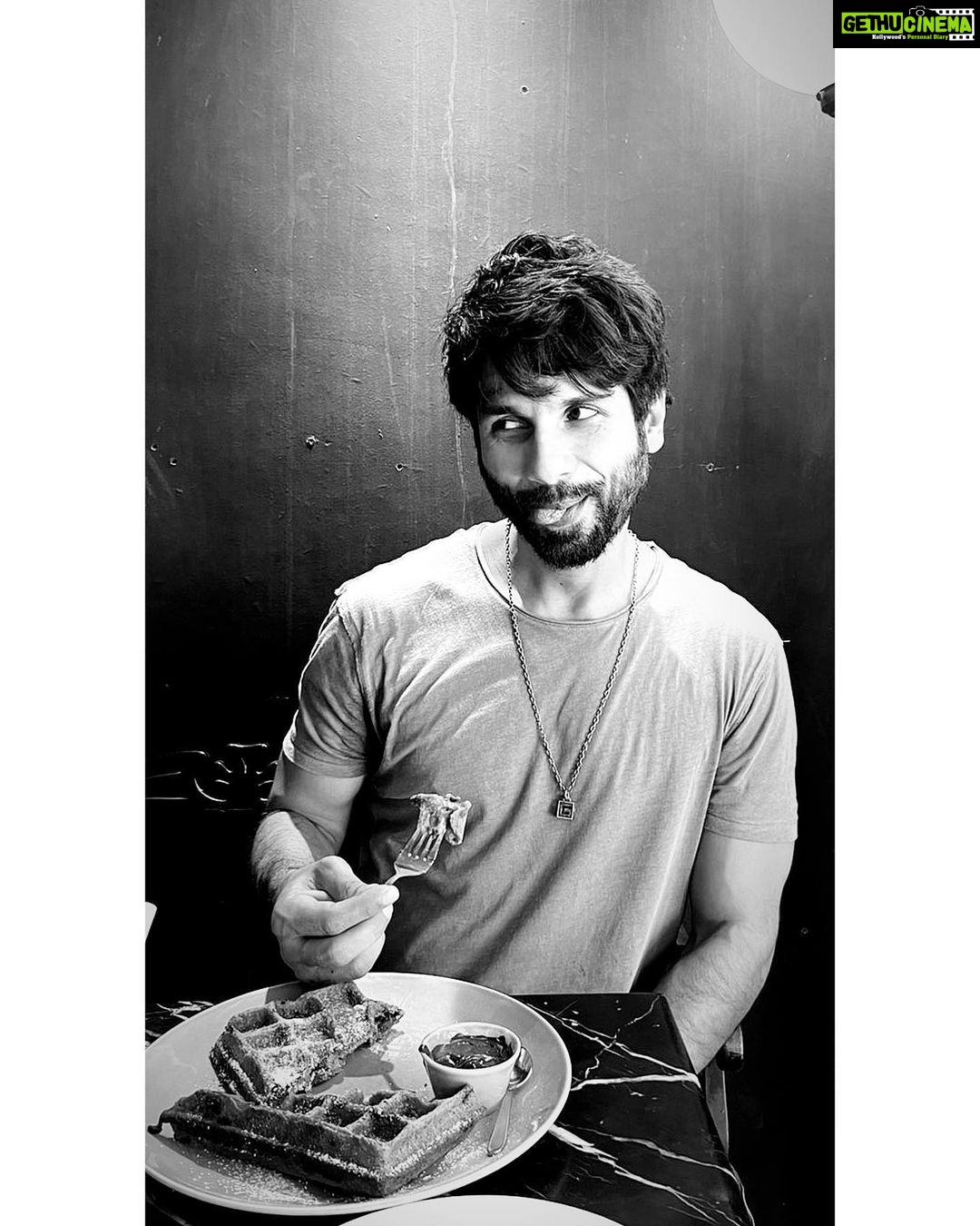 Shahid Kapoor Instagram - Good morning #weekendvibes
