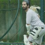 Shahid Kapoor Instagram - ̶W̶i̶c̶k̶e̶d̶ ̶ wicket weekend 🏏 #cricket #cricketreels #reelsinstagram