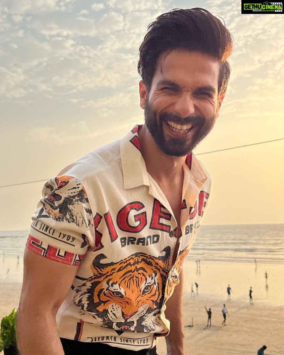 Shahid Kapoor Instagram - Get your happy face on !! 💕