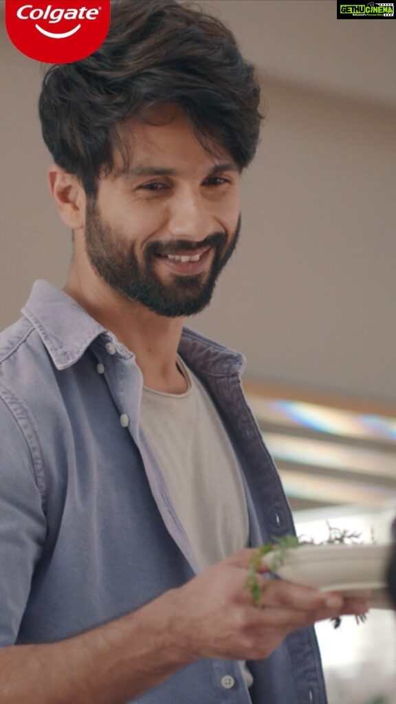 Shahid Kapoor Instagram - Check out link in bio to grab the Special Pack for strong teeth for a stronger you!! @colgatein        Our teeth are the first step in the digestive process and hence keeping them strong is very critical! And I trust only Colgate strong teeth with its Calcium boost formula which helps keep mine and my family’s teeth super strong! And dropping the big news now! For the first time, I am sharing my personal strength secrets in an exclusive limited edition strong teeth pack available only on @flipkart. Check out the link in bio to grab the pack and win a chance to win some of my exclusive merchandise! Hurry! Click here for T&Cs: https://bit.ly/tcapplypdf . . . #ColgateStrongTeethShahid #StrongTeethStrongYou #ColgateStrongTeeth #BigBillionDaySale #Contest #Smile #DaantStrongTohAapStrong #Toothpaste #Oralhygiene #Ad