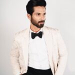 Shahid Kapoor Instagram - Looking at my Queen 👸🏻 ➡️ @mira.kapoor Shot by: @_psudo_ Outfit @shantanunikhil Style by: @edwardlalrempuia Makeup: @james_gladwin_ @mahendra.kanojia Hair by: @aalimhakim Hair assistant: @shahrukhshaikh9519 Managed by: @chanchal_dsouza Digital agency: @59thparallel Security: @parvez_pzee