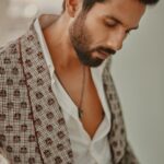 Shahid Kapoor Instagram - Brownie points for guessing my thoughts Shot by: @mayank_mudnaney Outfit: @ashishnsoniofficial Style by: @theanisha Assisted by: @keyurisangoi Dress team: @thebombaydressman Makeup: @james_gladwin_ @mahendra.kanojia Hair by: @aalimhakim Hair assistant: @shahrukhshaikh9519 Managed by: @chanchal_dsouza Digital agency: @59thparallel Security: @parvez_pzee