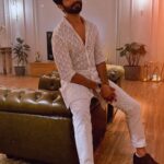 Shahid Kapoor Instagram - White like a blank canvas... ready to paint the day’s story