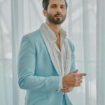 Shahid Kapoor Instagram - A true blue coffee lover… Shot by: @mayank_mudnaney Outfit: @gauravguptaofficial Shoes: @louboutinworld Styled by: @theanisha Assistant: @keyurisangoi Dress team: @thebombaydressman Makeup: @james_gladwin_ @mahendra.kanojia Hair by: @aalimhakim Hair assistant: @shahrukhshaikh9519 Managed by: @chanchal_dsouza Digital agency: @59thparallel Security: @parvez_pzee