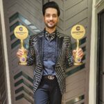 Shakti Arora Instagram – Thanku @zeetv for this wonderful NAYA SADASYA AND FAVORITE JODI award and such a warm welcome..Only 2 months old in the show and I have recieved 2 awards. Feels blessed..😇
Thanks to @ektarkapoor  for believing in me and trusting me..🥰
Also thanks to @nehaasaxena who convinced me to go ahead with this role, although the truth is she didn’t want me to sit at home.😅
Thanks to all my well wishers who voted and also to those who contributed in watching the show #kundalibhagya.
Thanks to all the fans/fam for making so many reels and posts
It makes me feel really special. Lots of love..
Outfit @bharat_reshma 
Hair @krunal_kasare 😘😘
#kundalibhagya
#zeerishteyawards2022 
#shaktiarora
#preejun