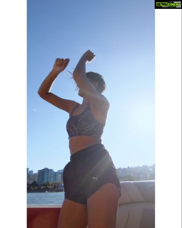 Shakti Mohan Instagram - Weekend feels on Monday 🎉🥳🎊💃 Yeahhhhhhhhhh #stayinalive