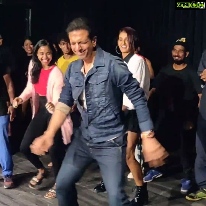Shakti Mohan Instagram - 👧10 year old me will never believe that a day will come.... where Javed Jaffrey sir will come to my studio - dance with us and share these amazingggggggg moments 🤯🤗🥳 As a kid i remember writing a letter to Javed and Naved sir about how we loved #BoogieWoogie and how much it inspired us to dance and learn. It's a priceless moment for me to be standing next to you sir who i respect and adore so much. Your aura is amazing and beautiful to be around. I am super super lucky to have had this opportunity. Our childhood memories are enriched with your wonderful shows like Takeshi's castle and Boogie Woogie ❤️ @javedjafferyofficial sir #intensivetrainingprogram @nrityashakti @muktimohan @neetimohan18 .