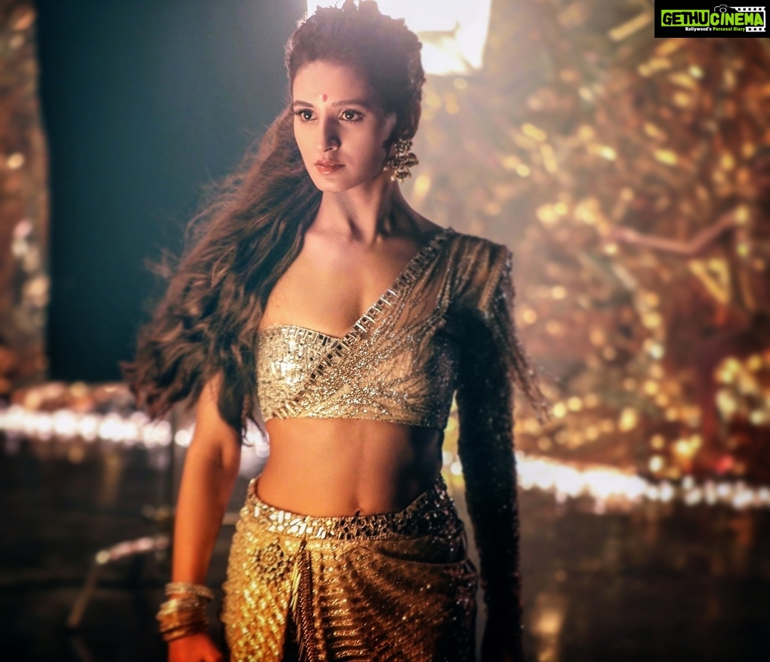 Shakti Mohan Instagram - "Ardhnareshwar" 🙏 Shiv and Shakti Purush and Prakriti . Only when “feminine” and “masculine” qualities happen in balance within, can a human being live a life of fulfillment. - Sadhguru . #Shankar . Music composer @harsh8harsh Choreographer @iamkrutimahesh Outfits designed by @officialswapnilshinde @muktimohan @mohanshakti DOP @dezvyn Art director @rupinsuchak Management @premavshetty & Yogesh Singh Production @nrityashakti Make up artist @neerajnavare.makeupartist Hair stylist @shabnamshaikh1014 Mayura Panchal Assisted by Seema Sasane #Shankar Dancers: @kanchan.patil.359 @pooachary30 @vidhi_maheshwari07 @ishitavindlash @aashtac @ashishsdubey @rawatkajal @alkasharma_nova @_anil_dhillon @sunil_bormahela