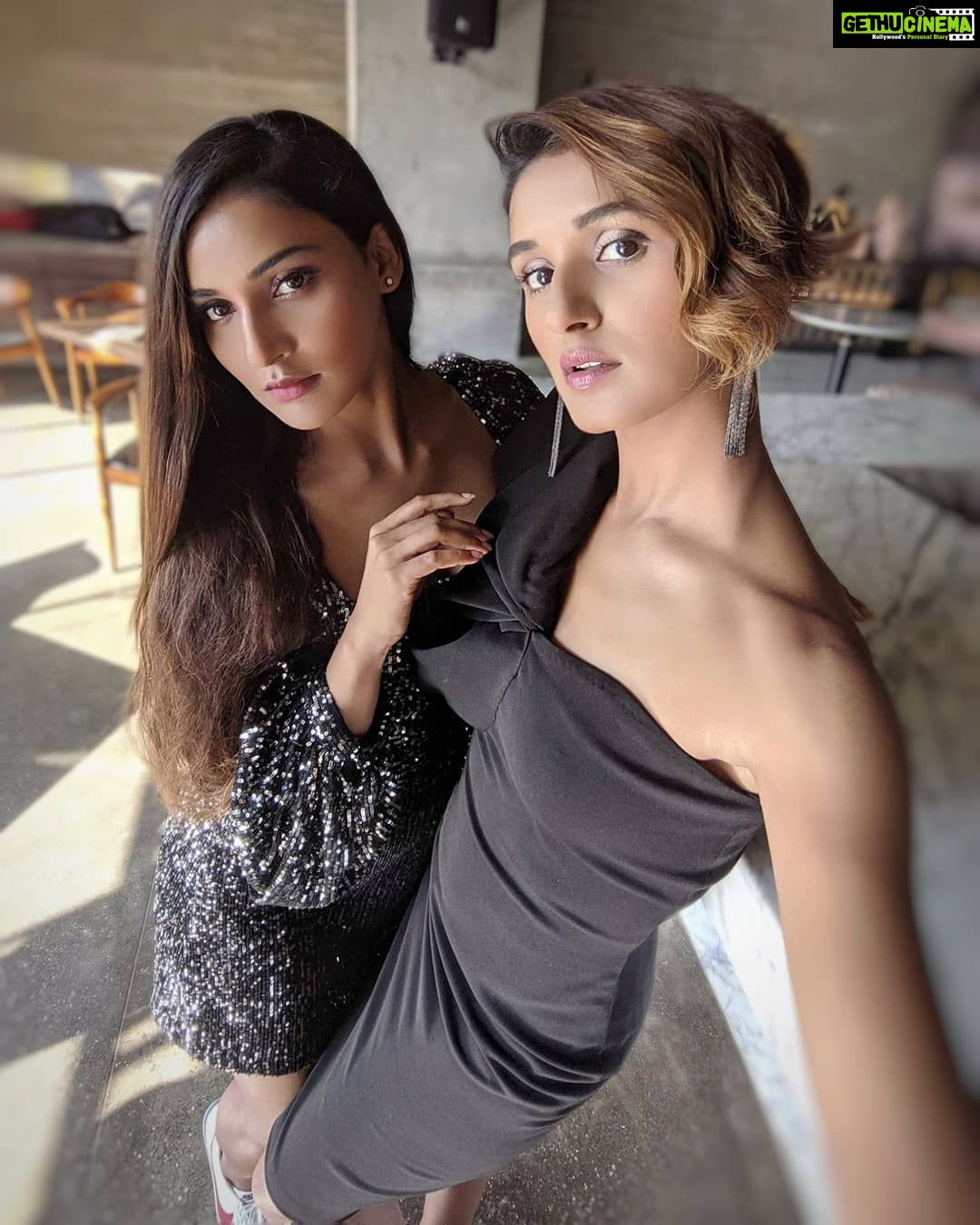 Shakti Mohan Instagram - She's half my soul, half my heart With her I'd fall apart 🌺 . . 🤠Ab ye itna bhav khayegi ki poocho Matt 🥴🙈 @muktimohan Outfit @kashmiraaofficial Styling @saachivj