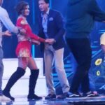 Shakti Mohan Instagram - 👑 Boss of Romance @iamsrk 👑 What a delight to be able to dance with you ♥️ I feel soooooooooo damn lucky to have shared stage with you. Happy birthday & Stay blessed #happybirthdaysrk 🌷
