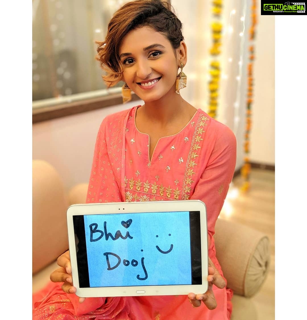 Shakti Mohan Instagram - To all my brothers in the world 😜😆 #bhaidooj