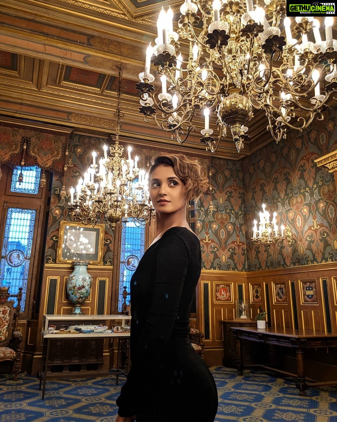 Shakti Mohan Instagram - Absolutely unreal... Felt so proud representing India and being welcomed and honored by the government of France. Thank you so much ❤️ #besttime @muktimohan #orleansmetropole #orleanstourisme #loiretourisme #francebyfrench #beyondparis #goniyo @francebyfrench 🇫🇷 @orleansvaldeloiretourisme @tourismeloiret @go_niyozen @go_niyo @empreintehotelorlean #mercureportedsologne @shutterdownphotography Outfit @theclothingstory Styling by @saachivj