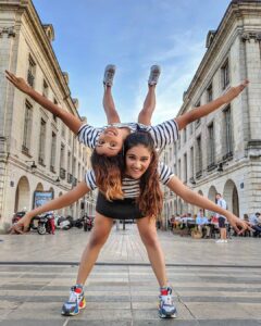 Shakti Mohan Instagram - Yin Yang ☯️ OR Vikram Betaal 🐒 . @muktimohan #sisters #France Thanks to @francebyfrench #orleansmetropole #orleanstourisme #loiretourisme #francebyfrench #beyondparis #goniyo @orleansvaldeloiretourisme @tourismeloiret @go_niyozen @go_niyo @empreintehotelorleans 📷 @shutterdownphotography