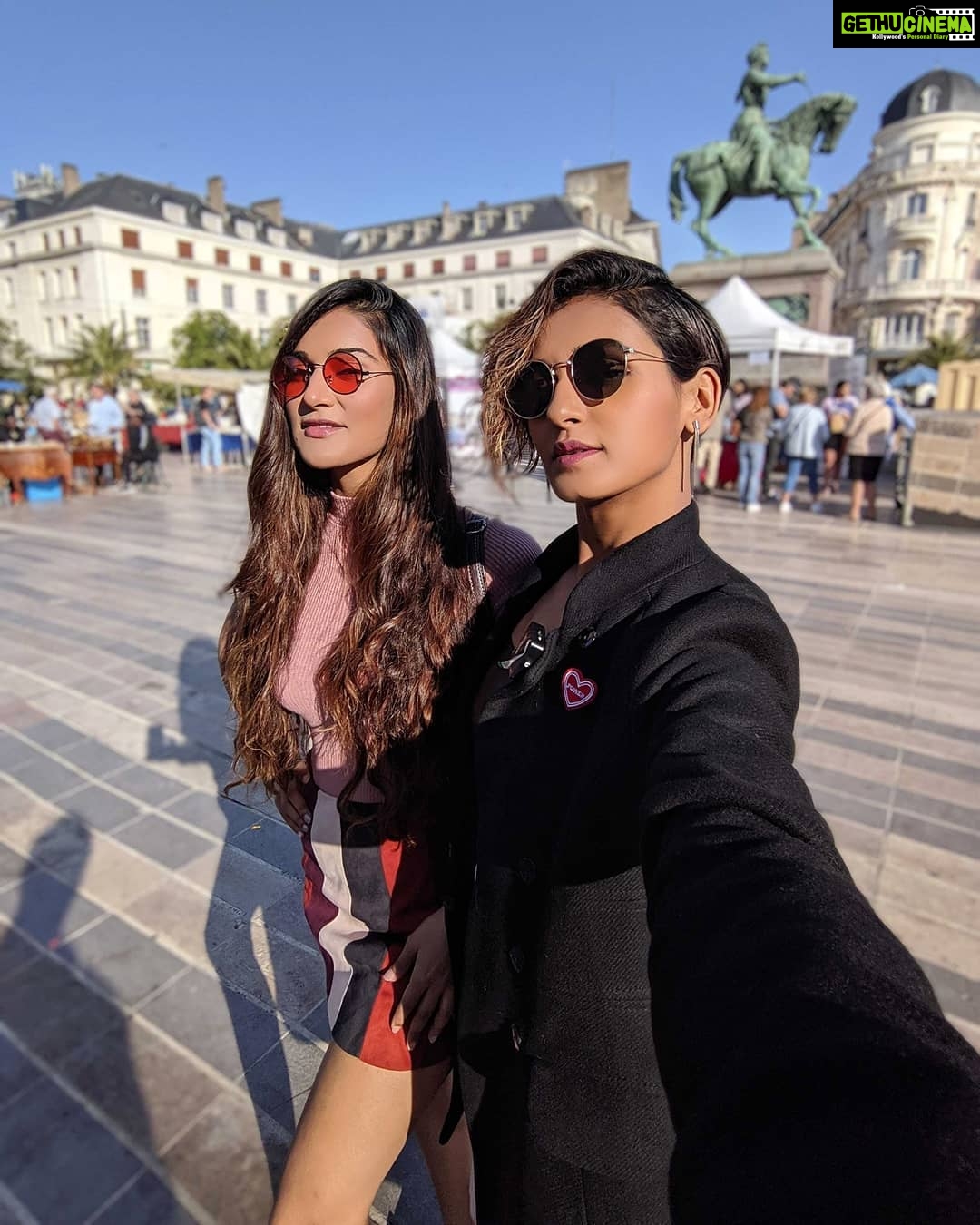 Shakti Mohan Instagram - Feeling French π«π· @muktimohan #orleansmetropole #orleanstourisme #loiretourisme #francebyfrench #beyondparis #goniyo @francebyfrench @orleansvaldeloiretourisme @tourismeloiret @go_niyozen @shutterdownphotography France
