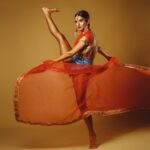 Shakti Mohan Instagram - Wings to show you what you can become 🕊️ Roots to remind you where you're from 🌳 . Excellence by @leegumbsphotography #losangeles Hair & Make up by @dangsonia @penny_kohli