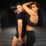 Shakti Mohan Instagram - You gotta check this one out 🔥 This class felt like a concert to me. What an incredible teacher Chow is ♥️ Link in bio 📺 #ShaktiReviews @nrityashakti @chowenlai 📷@souravsharmaofficial 🎵@beyonce #runtheworld #mumbai #nrityashakti