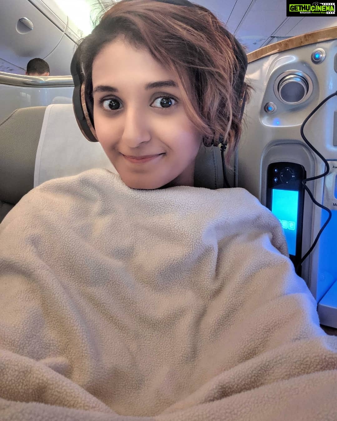 Shakti Mohan Instagram - I am home 🇮🇳 After a good long flight I was thrilled to see my parents at 4am at the airport to receive me. Best feeling ever ❤️ #blessed @kmohan12 thank you for this surprise. Can't wait to see @neetimohan18 @muktimohan @nihaarpandya @alishasingh.official EVERYONE COME FAST. LETS START THE PARTY 😘🎉💃🌺 Mumbai, Maharashtra