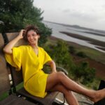 Shakti Mohan Instagram - Itna mazaaa kyun aa raha hai ??? . Options Hain: 1. Is it Hawa? 🍃 2. Is it rains? 💦 3. Family trip ? 🎈 4. All of the above 💃 . . 📷 @muktimohan