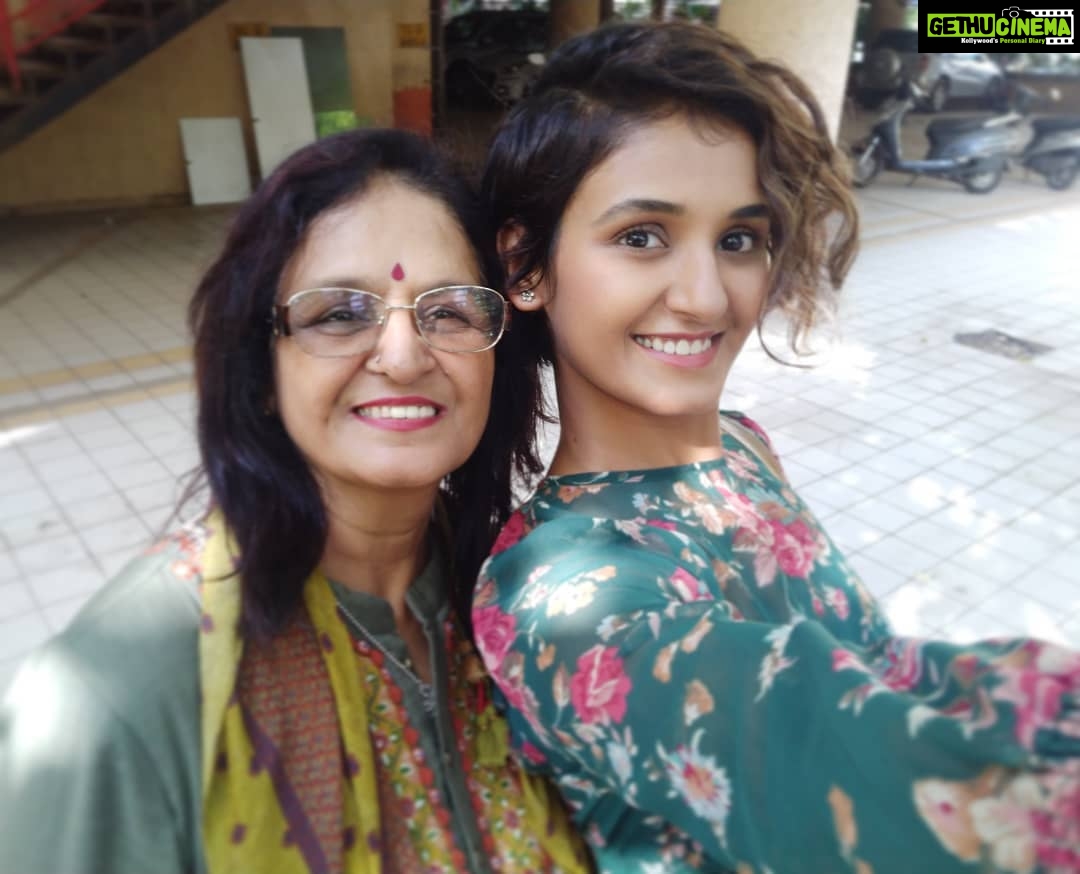 Shakti Mohan Instagram - Mattu n I 🤗 #bestestperson