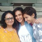 Shakti Mohan Instagram - Hahahahahahahahaha 🤣🤣🤣 Goofin around with mummaaaaa 😆 Happy Mother's Day Mommy...You are soooo cool and always having fun no matter what. More than my mommy you are my friend. There is nothing I wouldn't share with you and the best thing is you listen and accept... Love you for raising 4 children all at once and all by yourself.. You are my SuperWoman 🏋️‍♀️ #happymothersday