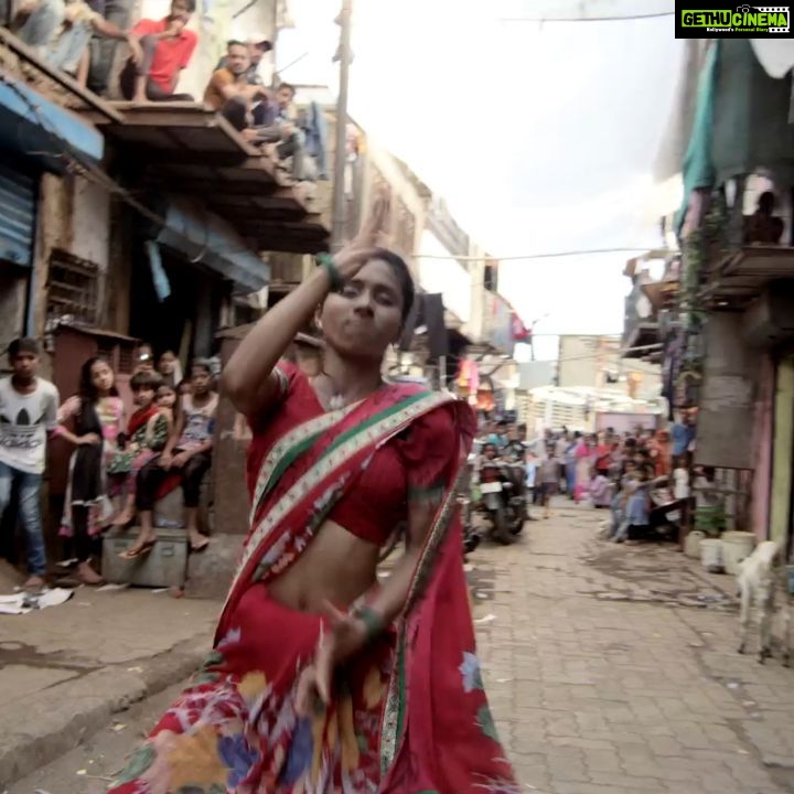 Shakti Mohan Instagram - This World Dance Day GO FULL #ChirFaad π Participate by sharing your #ChirFaadMoves @nrityashakti and nominate your friends Director @alishasingh.official DOP @mtapas Music @harsh8harsh Vocals @nakash_aziz Full video RELEASING TOMORROW (Channel Link in bio)