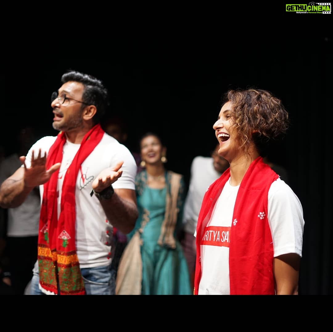 Shakti Mohan Instagram - 5 reasons why i love you so much Terence Sir ♥️ 1. Before i could decide, you were The one who told me i should "Dance" 2. You gave me a scholarship to go to Vienna to train which i was desperately trying for years. 3. You came to my studio when i opened it even when you had the shoot that day. 4. You have been there emotionally for me always when i was going through terrible times and always pulled me out. 5. On 3 years of completion of Nritya Shakti Studio, there you are again in full spirits supporting me and giving me all the love and blessings i need from my Guru. There are hundreds of reasons why I love you so much and respect you. You are at a whole new level for me 🌺 @terence_here sir #3YearsofNrityaShakti @nrityashakti