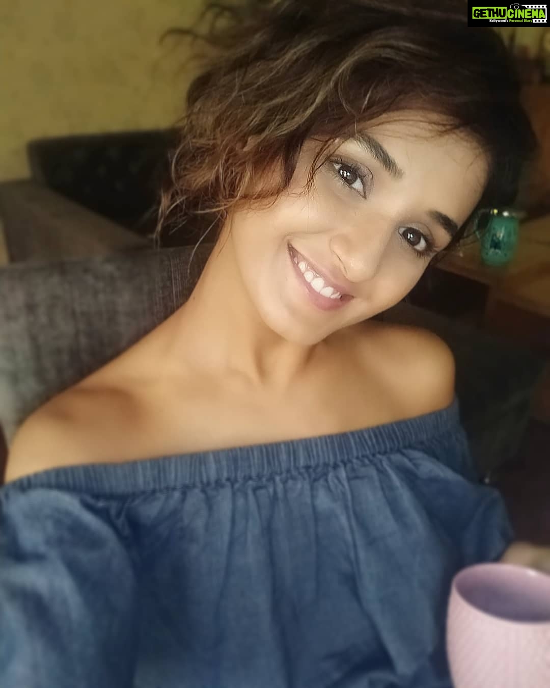 Shakti Mohan Instagram - ☕. 🌧️ #morningcoffee Feels