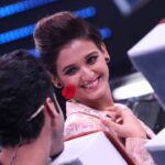 Shakti Mohan Instagram – Knock Knock ! Who’s there ? 🐦
.
1. Cheesy 🧀
OR 
2. Creepy 😉
OR
3. I should stop doing these KBC questions altogether 😂😆
C’mon guys … Nation wants to know 🆗