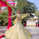 Shakti Mohan Instagram - किसी की मुस्कुराहटों पे हो निसार किसीका दर्द मिल सके तो ले उधार किसीके वास्ते हो तेरे दिल में प्यार जीना इसी का नाम है 🌺 . . Thank you very much 👗@payalkeyalofficial @neerajnavare.makeupartist @israniphotography @jagtap721 @anitashil.hairstylist