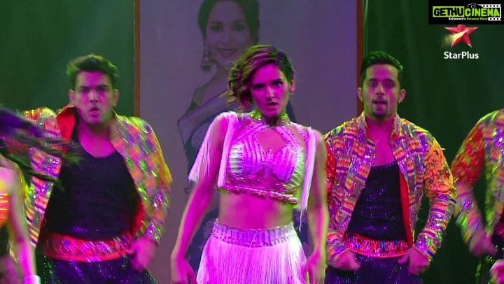 Shakti Mohan Instagram - Tribute to the most inspirational person in the world. The reason why I pursued dancing.... @madhuridixitnene mam 🌺 There are not enough words and emojis to express my love and admiration for you. Love you so much. Such an honor for me to perform all of your hit songs in front of you. Thank you for teaching me all these years. You are my God 😇 A big thanks to 🤗🤗🤗 @starplus Binny sir, Anu ma & Macchi @harshalds @premavshetty @neerajnavare.makeupartist @anitashil.hairstylist @jagtap721 #danceplus4